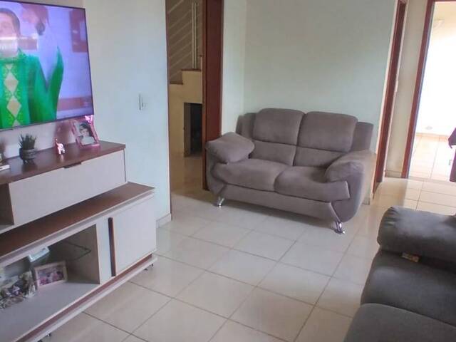 Sobrado para Venda em Arapongas - 2